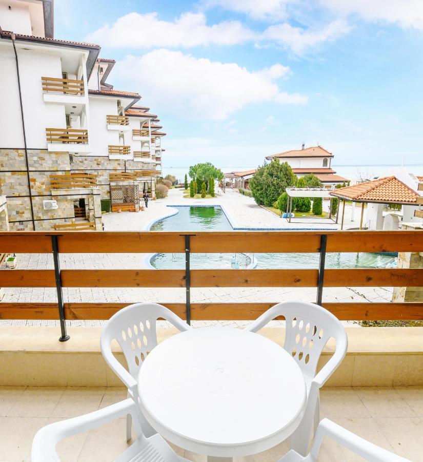 Robinson Beach Apartments Elenite Bagian luar foto