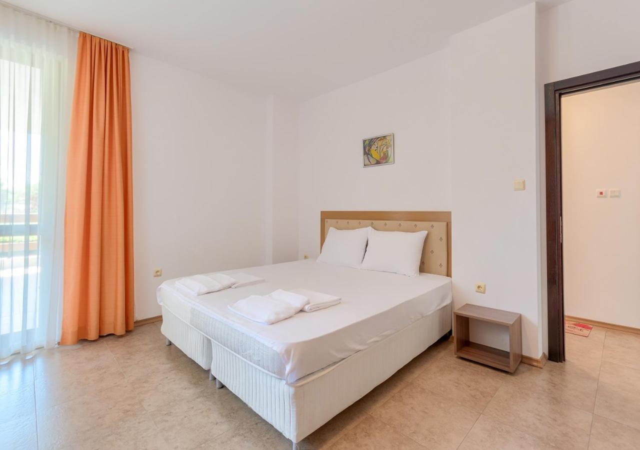 Robinson Beach Apartments Elenite Bagian luar foto
