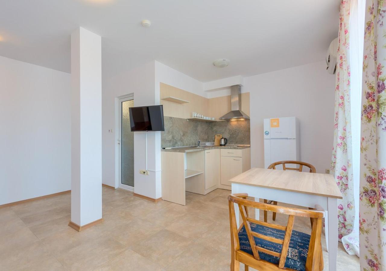 Robinson Beach Apartments Elenite Bagian luar foto