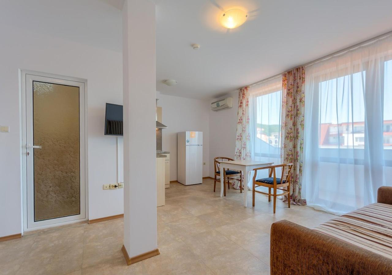 Robinson Beach Apartments Elenite Bagian luar foto