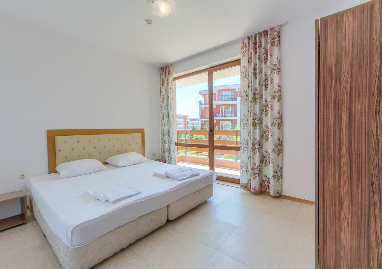 Robinson Beach Apartments Elenite Bagian luar foto