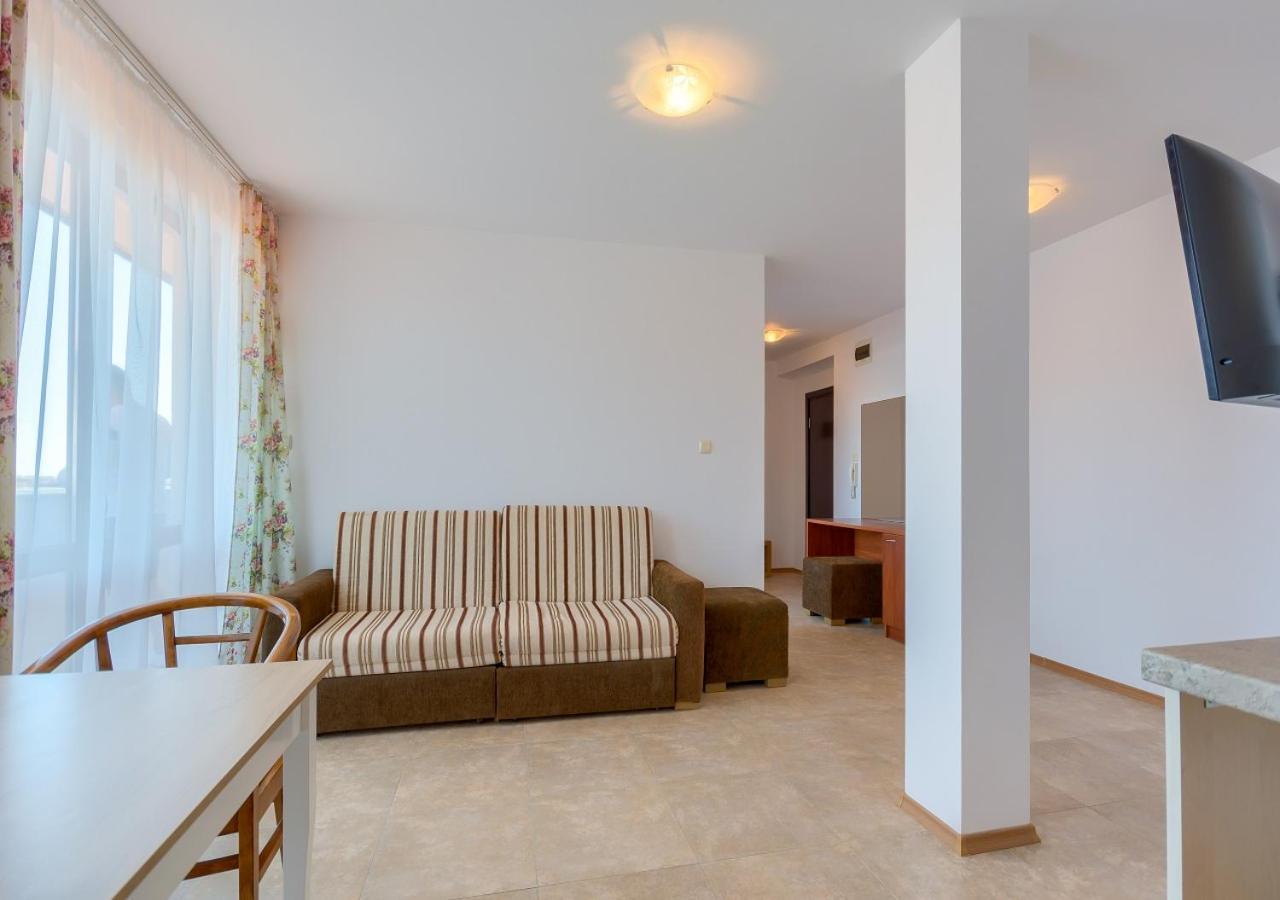 Robinson Beach Apartments Elenite Bagian luar foto