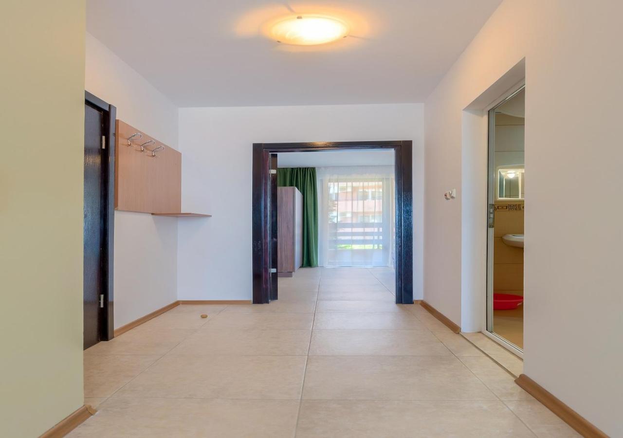 Robinson Beach Apartments Elenite Bagian luar foto
