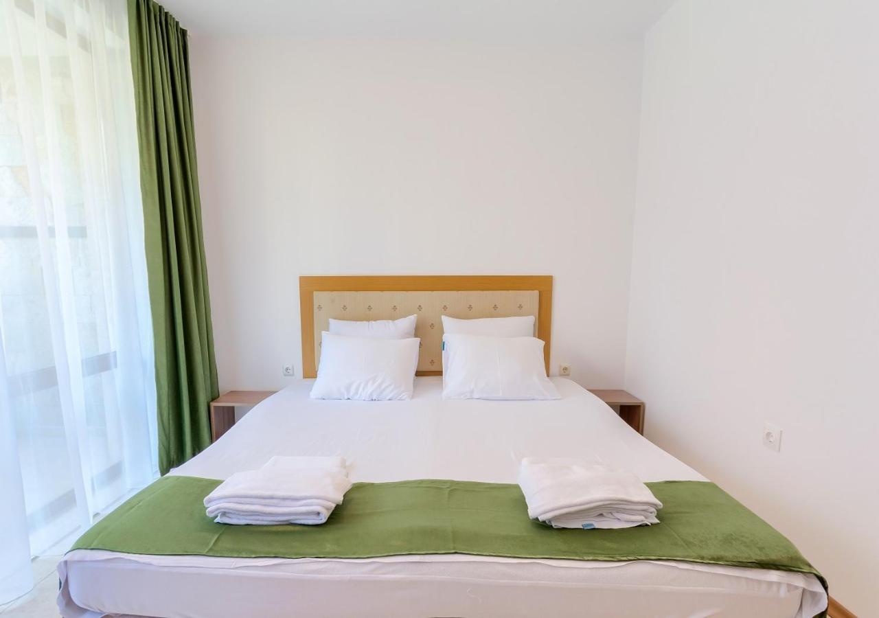 Robinson Beach Apartments Elenite Bagian luar foto