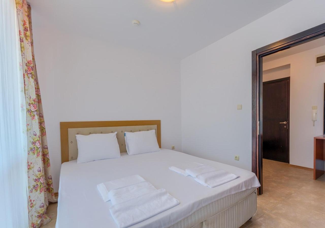 Robinson Beach Apartments Elenite Bagian luar foto